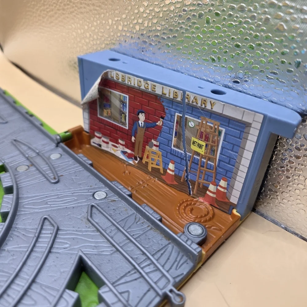 2009 Thomas & Friends Take N Play Foldable Paint Shop